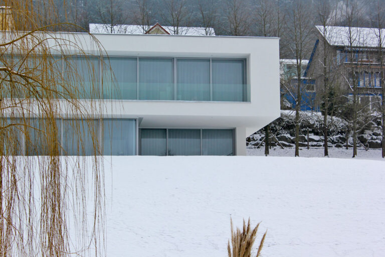 Einfamilienhaus im Winter