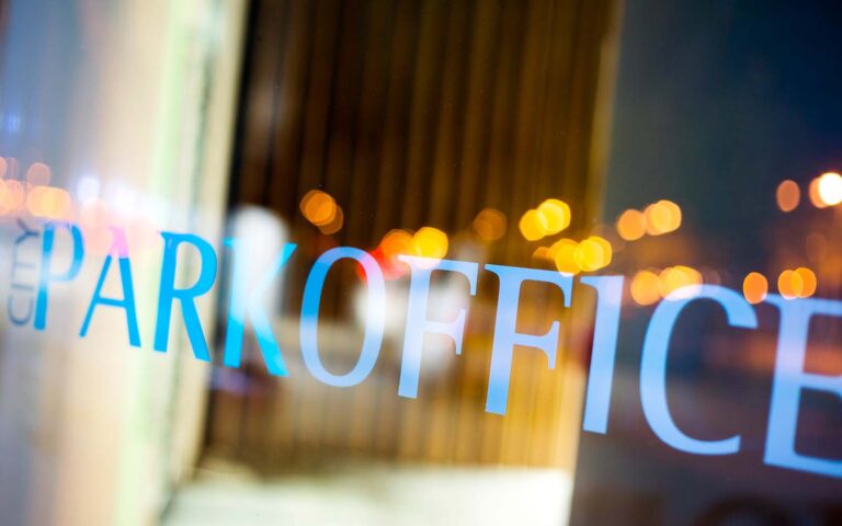 ParkOffice - Schriftzug am Fenster